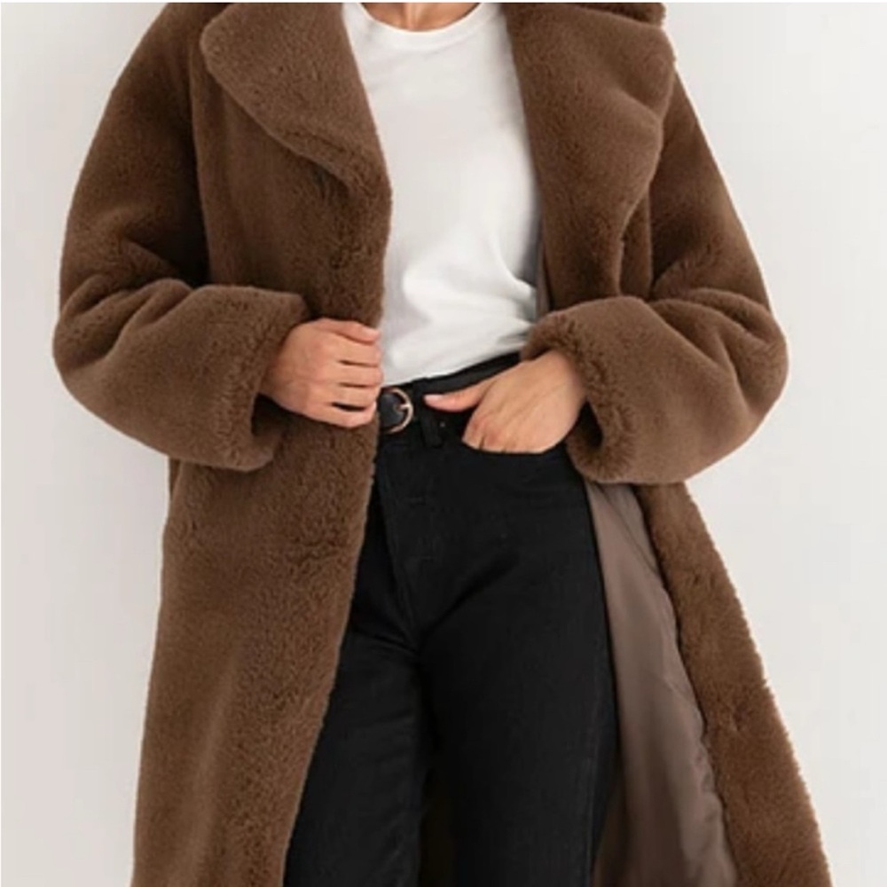 NWT Super Soft Teddy Brown Faux Fur Coat Size Medium to XLarge - Picture 3 of 4